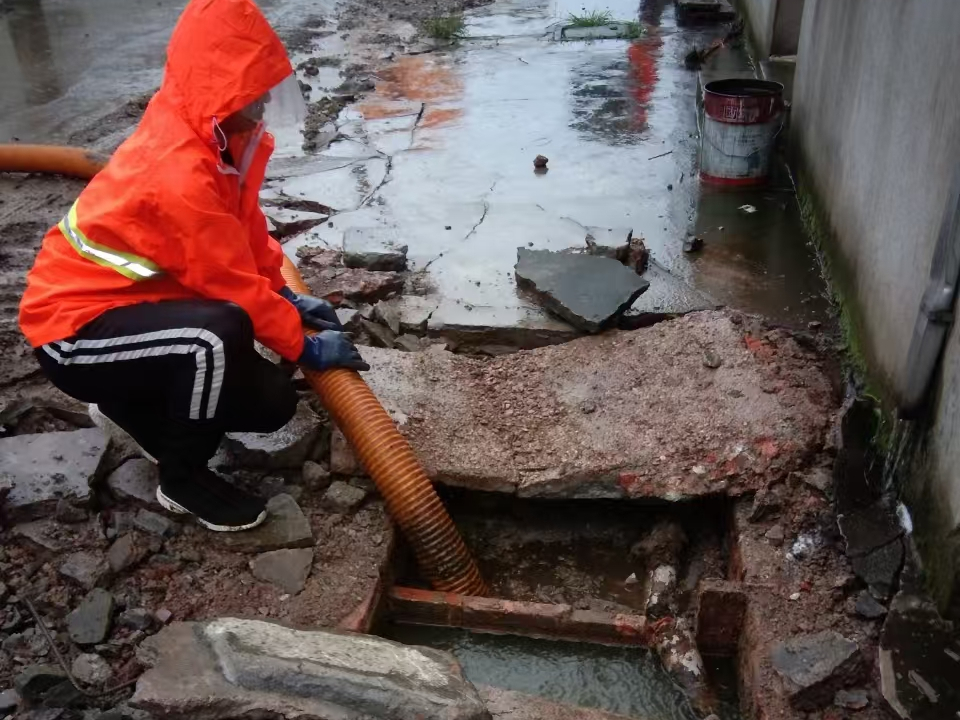 昌黎专业清理污水池 炜誉市政以规范流程守护城市 “肠道”