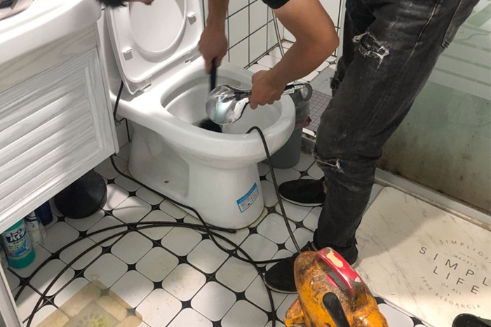 昌黎马桶堵塞自己疏通还是找师傅？专业上门服务让你省时更省心